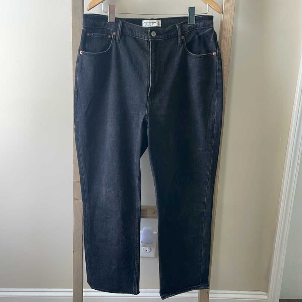 Abercrombie & Fitch Curve Love Ankle Straight Ultra High Rise Black size 12R/31